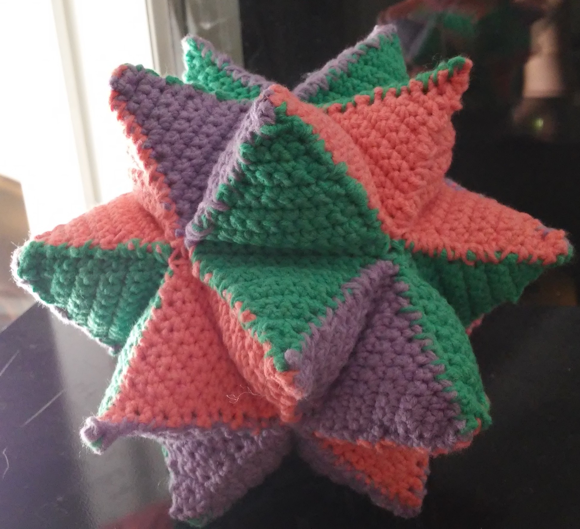 Amigurumi #15 : Patron d'un grand dodécaèdre étoilé / Pattern of great stellated dodecahedron