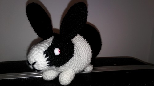 Amigurumi #28 : Lapin black metal zombie