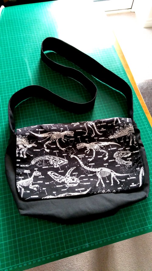 Couture #20 : Sac bandoulière dinosaures