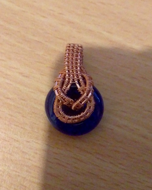 Wire weaving #3 : Pendentif pierre bleue